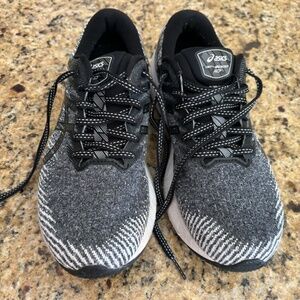ASICS GT-2000 10, women’s running shoes